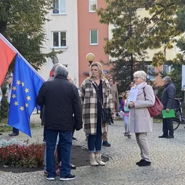 Prounijna manifestacja w Radomsku: „Zostajemy”, „Zostajemy”!