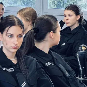 Uczniowie „mechanika” z wizytą w KPP w Radomsku