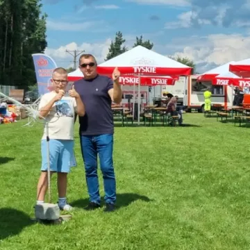 Słodka zabawa z miodem w Gomunicach