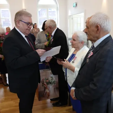 Złoci małżonkowie uhonorowani medalami