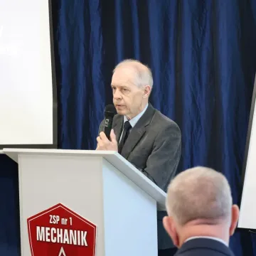 W ZSP nr 1 w Radomsku odsłonięto Dąb Pamięci