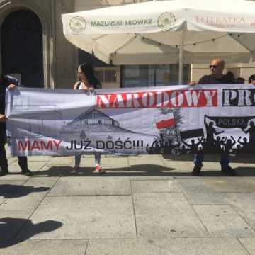 W Warszawie protestowali radomszczanie przeciwko m.in. noszeniu maseczek