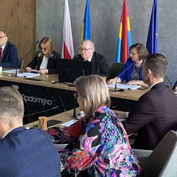 Rozpoczęła się sesja Rady Miejskiej w Radomsku. Obrady będą burzliwe