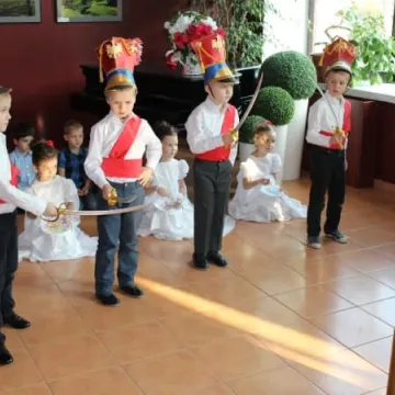 Przedszkolaki pamiętają o Święcie Niepodległości