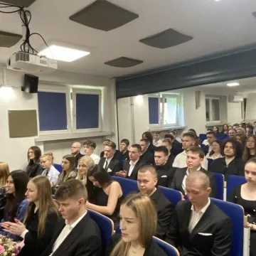 [WIDEO] To był ich dzień. Maturzyści z ZSDiOŚ oficjalnie zakończyli szkołę