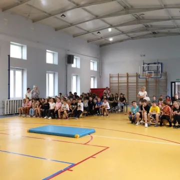 Dzieci przed wakacjami uczą się zasad udzielania pierwszej pomocy