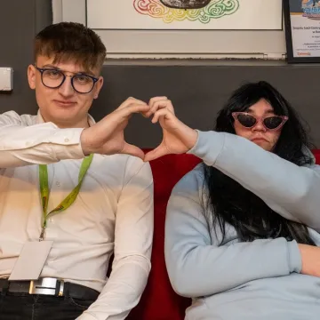 Elektryk kusił ósmoklasistów