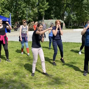 Żołnierze uczą w Radomsku kobiety podstaw samoobrony