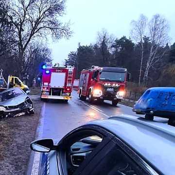 28-latka wypadła z drogi i dachowała