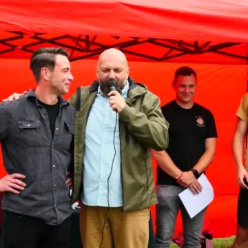 Strażacki piknik rodzinny w Dąbrówce zintegrował mieszkańców