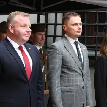 W Radomsku oddano hołd bohaterom. Był apel i salwa honorowa