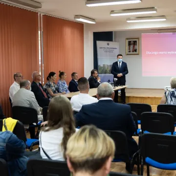 W szpitalu w Bełchatowie chirurgom pomaga robot