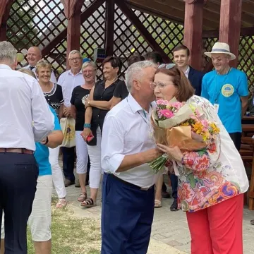 W Sudzinku otwarto nową drogę. Wstęgę przecinał m.in. wicemarszałek Sejmu RP