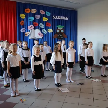 Pierwszoklasiści z PSP 10 w Radomsku złożyli ślubowanie