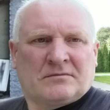 Poszukiwany Jacek Jaworek. Jest podejrzany o morderstwo rodziny w Borowcach