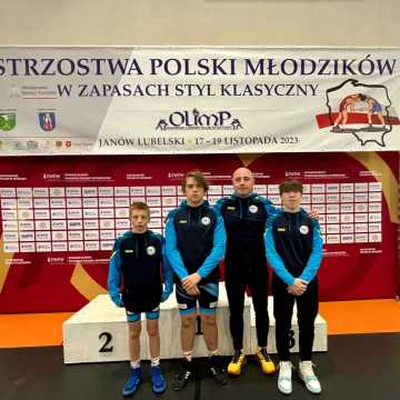 Zawodnicy UKS „Zapaśnik” na Mistrzostwach Polski Młodzików w Janowie Lubelskim