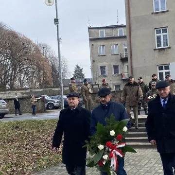 Kwiaty w rocznicę wyzwolenia Radomska