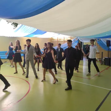 Bal na zakończenie ósmej klasy w PSP nr 2 w Radomsku