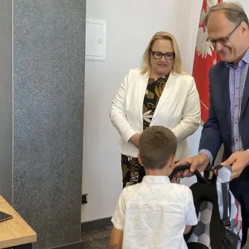 Energetyczne tornistry trafiły do pierwszoklasistów z Radomska