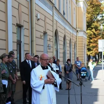 Odsłonięcie tablicy poświęconej żołnierzom KWP