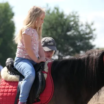 Inauguracja wakacji w Stajni Gowarzów. Były atrakcje dla całych rodzin