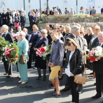 Odsłonięcie tablicy poświęconej żołnierzom KWP