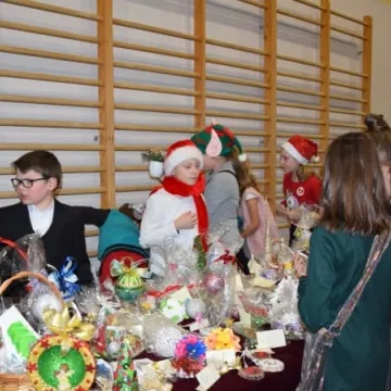 Charytatywna „Gwiazdka w sercu” w PSP nr 6 w Radomsku