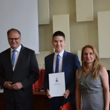 Prezydent nagrodził uzdolnionych uczniów 