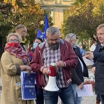 Prounijna manifestacja w Radomsku: „Zostajemy”, „Zostajemy”!