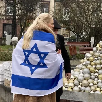 Chanuka w Radomsku. Było odpalenie świec, śpiew i pączki