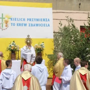 Procesje przemierzyły ulice