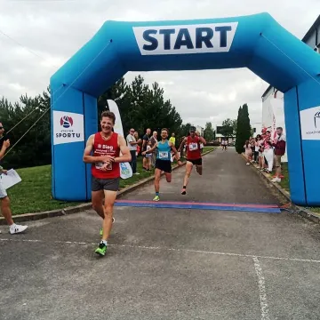Ponad setka biegaczy stanęła na starcie biegu ulicznego w Radomsku