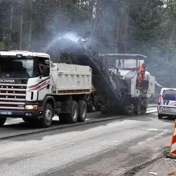 Piotrków Tryb.: frezarki na ul. Rakowskiej. Są duże utrudnienia