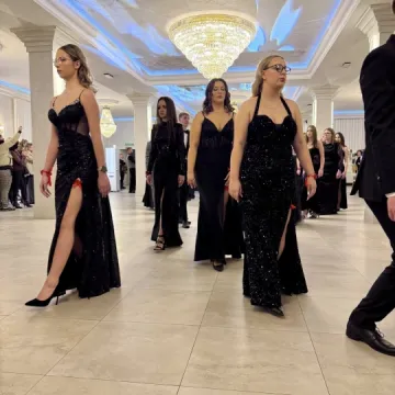 Odliczanie do matury rozpoczęło się eleganckim balem w LO Przedborzu