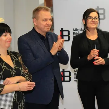 W bibliotece pięknie czytali