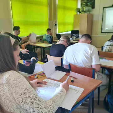 Hejt, trolling i memy. Lekcja prawa w Dobryszycach