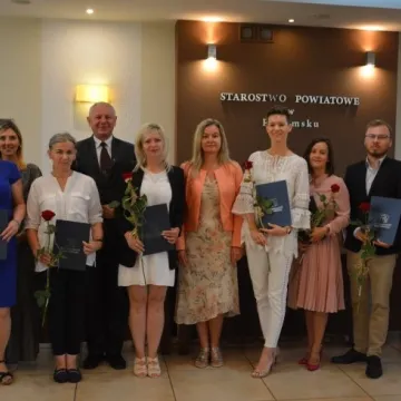 Nowi nauczyciele mianowani w powiatowych szkołach