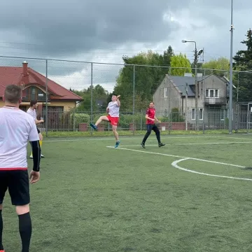 Żubry i Online Team z kompletem punktów w Lidze „Szóstek” w Radomsku