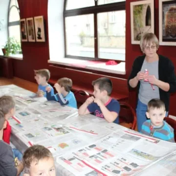 Przedszkolaki poznają niepodległość