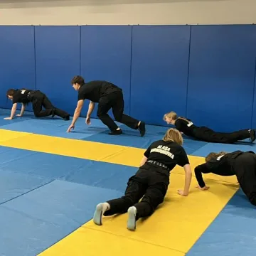 Zajęcia z samoobrony klasy mundurowej z Mechanika