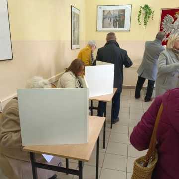 Wybory 2023. Frekwencja wyborcza w Radomsku na godz. 17.00 wyniosła 55,38%