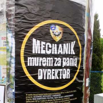 Społeczność „Mechanika” nie odpuszcza. W Radomsku pojawiły się plakaty w obronie dyrektor Grodzickiej