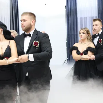 Studniówka uczniów „Drzewniaka” w Kobielach Wielkich