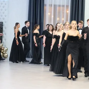 Studniówka uczniów „Drzewniaka” w Kobielach Wielkich