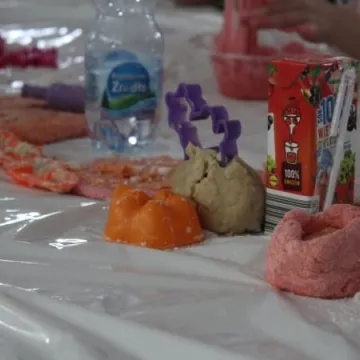„Sensoryczne masy plastyczne”, warsztaty dla dzieci w MDK