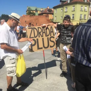 W Warszawie protestowali radomszczanie przeciwko m.in. noszeniu maseczek