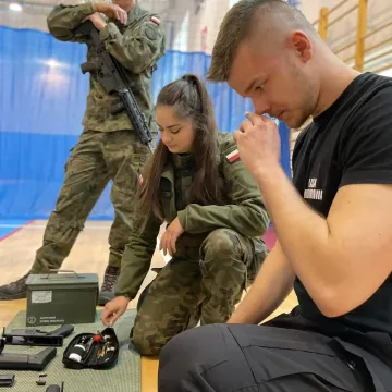 Uczniowie klas mundurowych z Radomska uczestniczyli w manewrach WOT