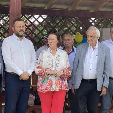 W Sudzinku otwarto nową drogę. Wstęgę przecinał m.in. wicemarszałek Sejmu RP