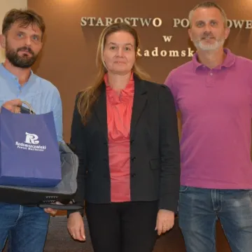 Ultramaratończyk – Paweł Cieślik nagrodzony przez starostę