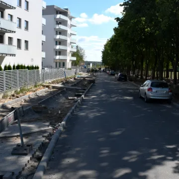 Piotrków Tryb.: trwają prace brukarskie na ul. Broniewskiego